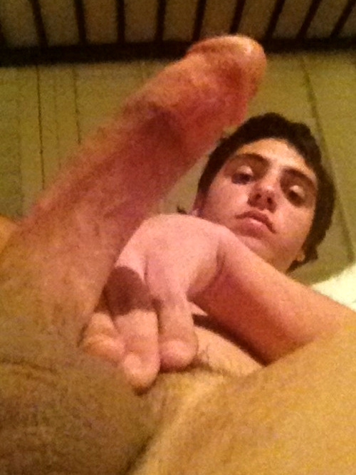 joey nude young guy jerks off and takes a snapshot with his low resolution web cam