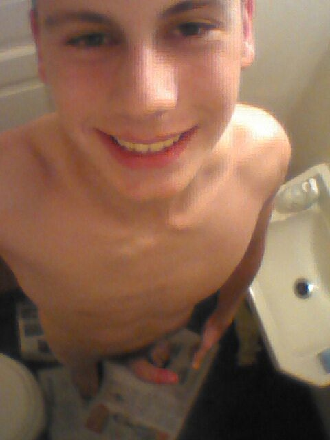 18yr old gay boy free nude pics 18yr old gay boy free nude pics