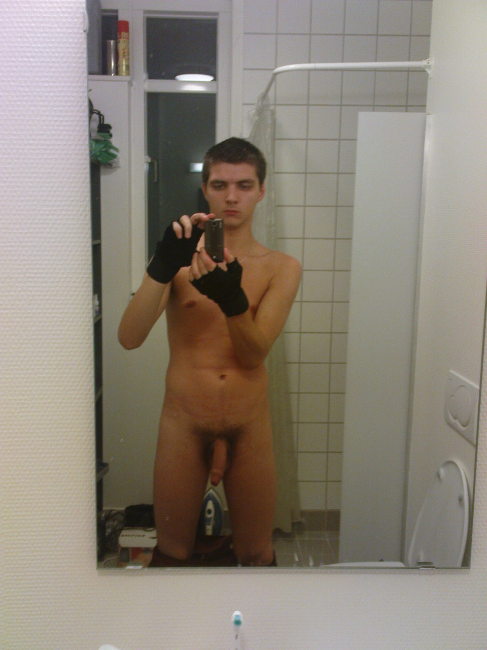 selfshot-hot-guy-nude selfshot-hot-guy-nude