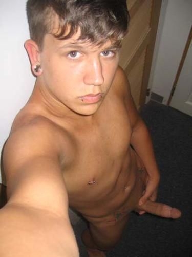 images/selfshot_teenboy.jpg images/selfshot_teenboy.jpg